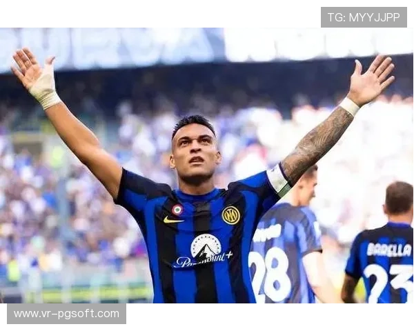 劳塔罗训练中指导年轻球员,国米领袖风范 劳塔罗训练中指导年轻球员,国米领袖风范